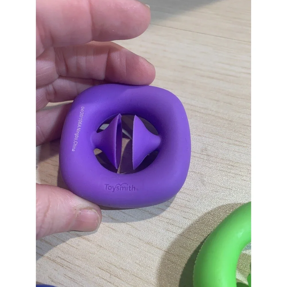 Snapper Fidget Toy Lot of 4 Used 2 green one purple and 1 blue